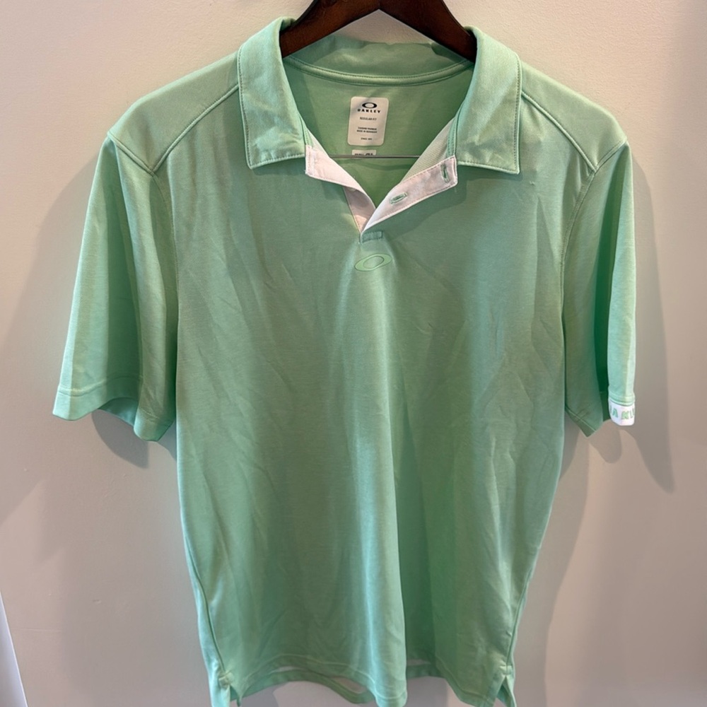 Oakley golf shirt size L